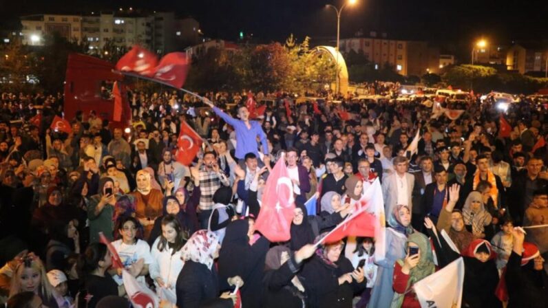 Erzurum’da Erdoğan’ın zaferini saatlerce halay çekerek kutladılar