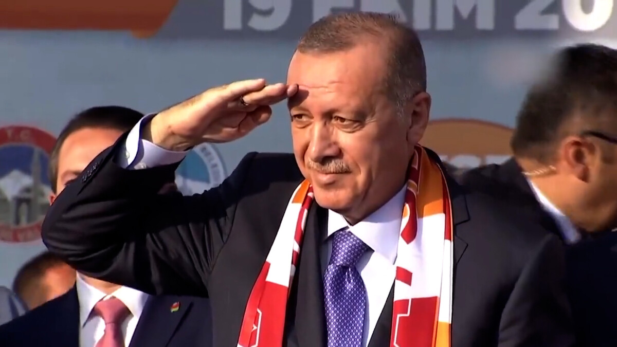 Kırgız sanatçı Cumhurbaşkanı Erdoğan’a şarkı besteledi