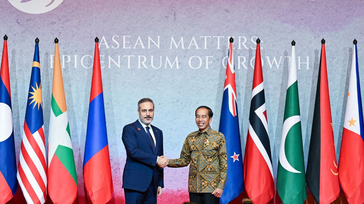 Hakan Fidan, Endonezya’da Devlet Başkanı Joko Widodo ile görüştü