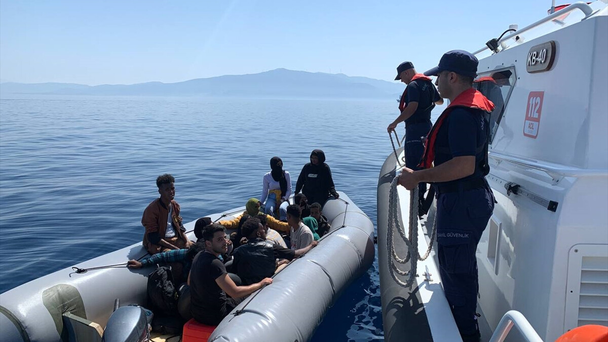 İzmir’de 14 düzensiz göçmen yakalandı