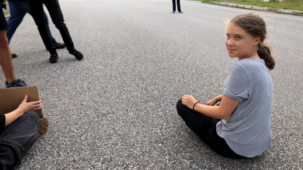 Polisin uyarılarına uymayan Greta Thunberg’e para cezası