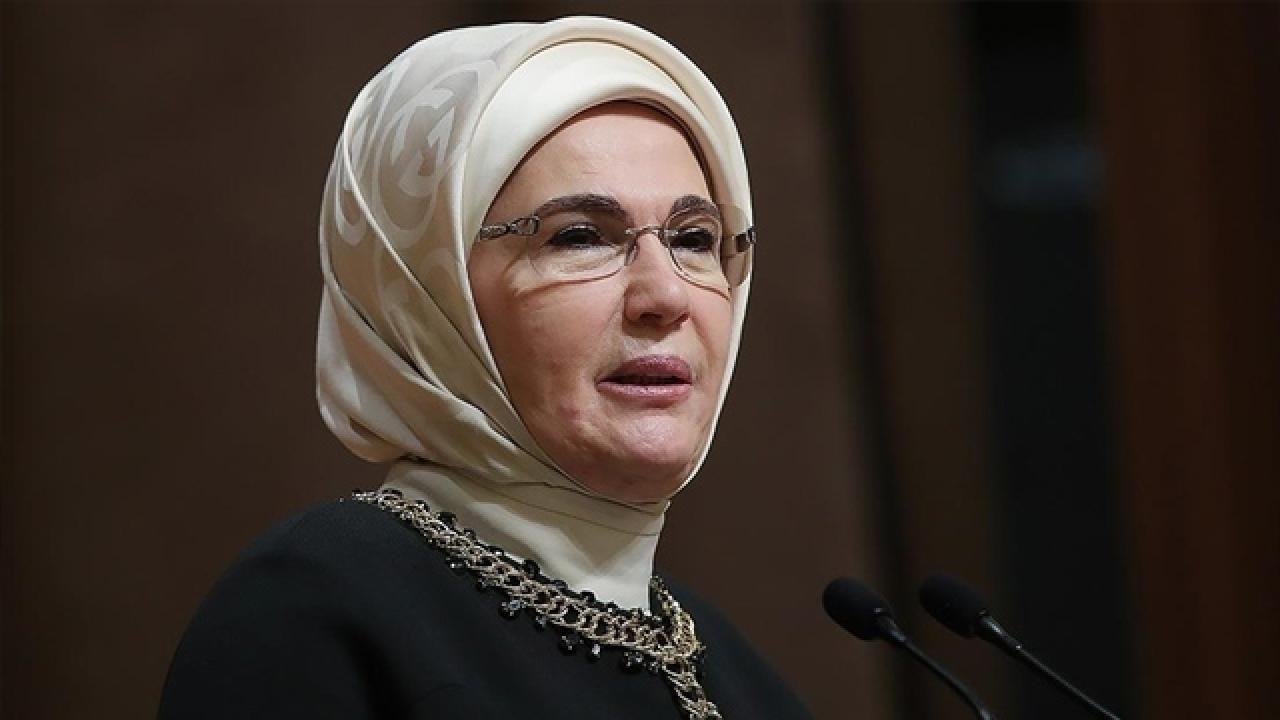 Emine Erdoğan: Şiddetin kökünün kurutulması el birliğiyle yürütülecek çalışmalara bağlı