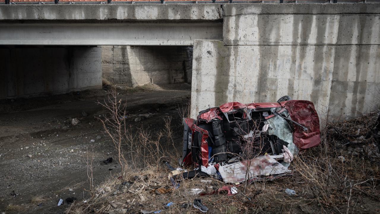 Ankara’da otomobil köprülü kavşaktan düştü: 5 ölü