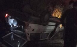 Adana’da takla atan otomobilin sürücüsü yaralandı