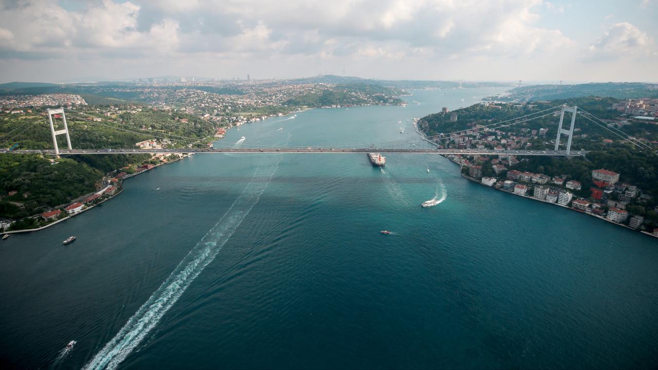 İstanbul Boğazı’nda gemi trafiği açıldı