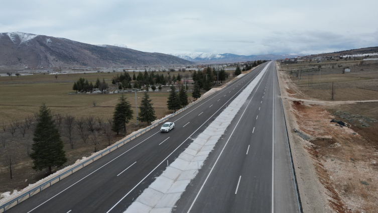 KorkuteliElmalı yolu açılıyor