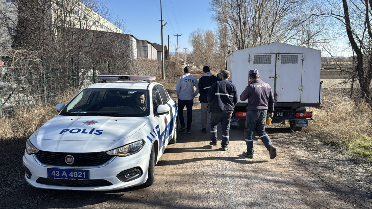 Kütahya’da anne kız sahipsiz köpeklerin saldırısına uğradı