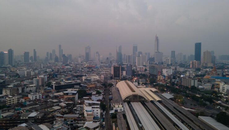 Tayland’ın başkenti Bangkok’ta hava kirliliği nedeniyle okullarda eğitime ara verildi