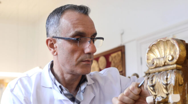 Ahşap Oyma Atölyesi’nde tarihi eserler yeniden hayata dönüyor