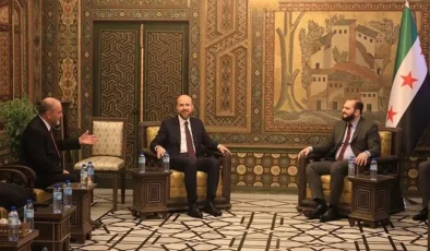 Bilal Erdoğan ve beraberindeki heyetten Şam’a ziyaret! Cuma namazını Emevi Camisi’nde kıldılar