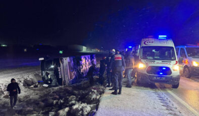 Aksaray’da yolcu otobüsü devrildi: 20 yaralı
