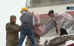 Asrın felaketinin ikinci yılı! Acılar ilk günkü gibi taze | İşte A Haber ekranlarına yansıyan mucize kurtuluşlar…