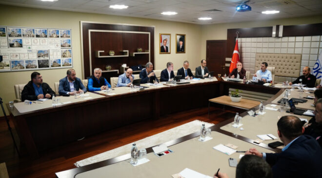 Bakan Kurum: Tüm ekibimizle toplantımıza devam ediyoruz