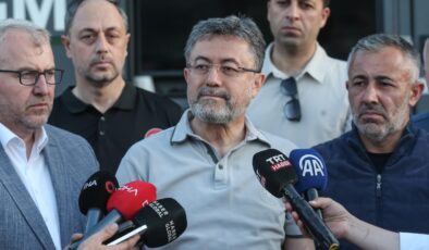 Bakan Yumaklı: 8 aktif yangın var, 4 tanesi kısmen kontrol altına alındı