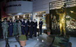 Cumhurbaşkanı Erdoğan, Ömer Halisdemir Anıtı’nın önünde dua etti