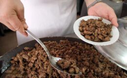 Mersin Büyükşehir Aşevinde tek tırnaklı eti tespit edildi