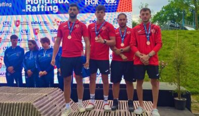 23 yaş altı raftingcilerden bronz madalya