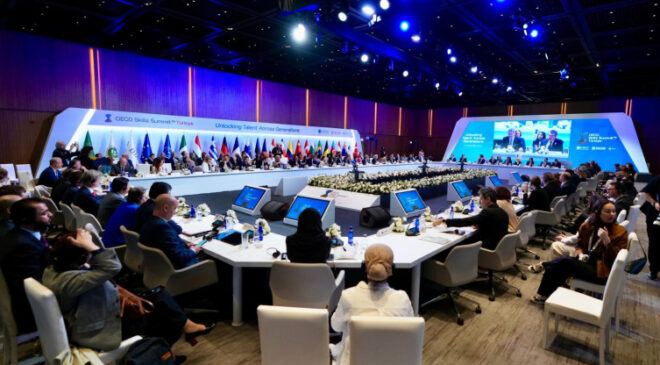 Bakan Tekin OECD Beceriler Zirvesi’nde oturum başkanlığı yaptı