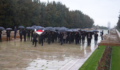 Bakan Tekinden Anıtkabirde 23 Nisan mesajı