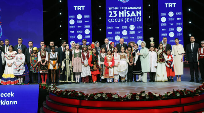 Burhanettin Duran’dan TRT 48. Uluslararası 23 Nisan Çocuk Şenliği Gala Programı’na ilişkin paylaşım