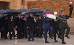 Devlet erkanı Anıtkabir’i ziyaret etti