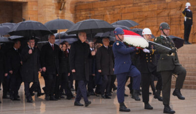 Devlet erkanı Anıtkabir’i ziyaret etti
