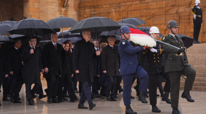 Devlet erkanı Anıtkabir’i ziyaret etti