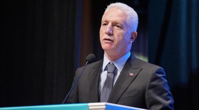 İstanbul Valisi Gül: Okul isimleri verilerek vatandaşları paniğe sevk eden paylaşımlar takip ediliyor