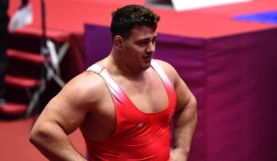 Üç milli güreşçimiz Tiran’da yarı finale yükseldi