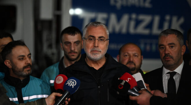 Çalışma ve Sosyal Güvenlik Bakanı Işıkhan, 1 Mayıs’ı işçilerle karşıladı