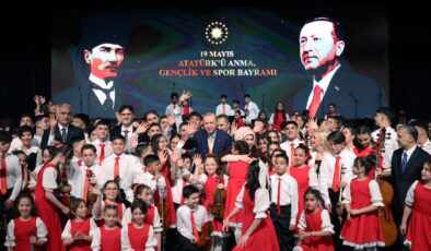 Cumhurbaşkanı Erdoğan, Cumhurbaşkanlığı Çocuk Orkestrası ve Korosu Konseri’ne katıldı