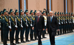 Cumhurbaşkanı Erdoğan, Kazakistan’da resmi törenle karşılandı