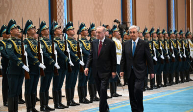 Cumhurbaşkanı Erdoğan, Kazakistan’da resmi törenle karşılandı