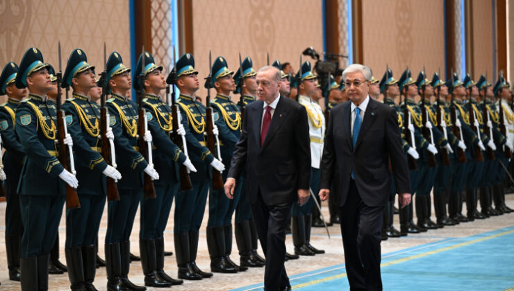 Cumhurbaşkanı Erdoğan, Kazakistan’da resmi törenle karşılandı