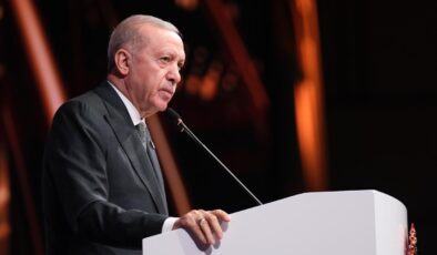 Cumhurbaşkanı Erdoğan, Necip Fazıl Kısakürek’i andı