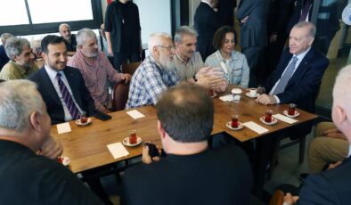 Cumhurbaşkanı Erdoğan Beyoğlu’nda vatandaşlarla bir araya geldi