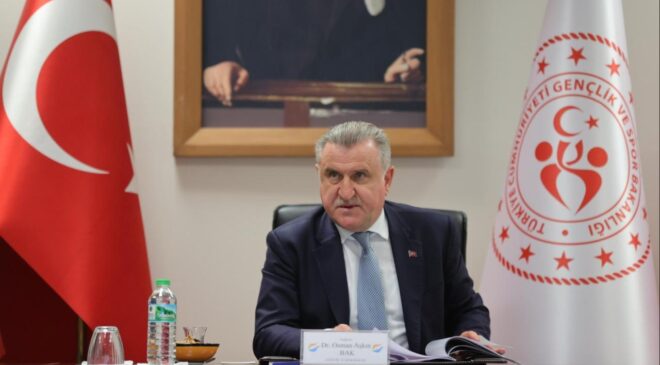 Bakan Bak: Hiçbir forma, hiçbir renk, hiçbir rekabet çocuğumuzun kalbinden daha kıymetli değildir