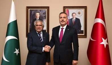 Bakan Fidan, Pakistanlı mevkidaşı Dar ile İstanbul’da görüştü