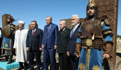Cumhurbaşkanı Erdoğan, Selçuklu Meydan Mezarlığı’nı ziyaret etti