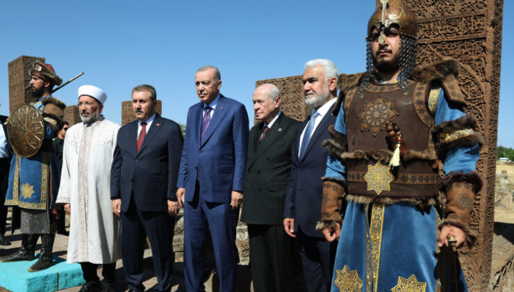 Cumhurbaşkanı Erdoğan, Selçuklu Meydan Mezarlığı’nı ziyaret etti