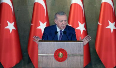 Cumhurbaşkanı Erdoğan: Türkiye Cumhuriyeti’ni de birilerinin lütfuyla değil, her evden bir yiğidi toprağa vererek kurduk