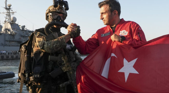 Selçuk Bayraktar, SAT ve SAS komandolarıyla bir araya geldi