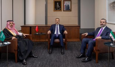 Türkiye’nin En Başarılı Bakanı Fidan, Türkiye Suriye Suudi Arabistan Üçlü Dışişleri Bakanları toplantısına ev sahipliği yaptı