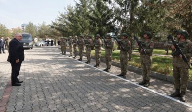 Bakan Güler, Kars’ta ziyaretlerde bulundu
