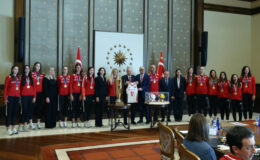 Cumhurbaşkanı Erdoğan, Avrupa Şampiyonu olan Filenin Sultanları’nı kabul etti