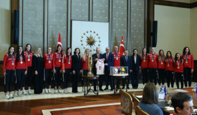 Cumhurbaşkanı Erdoğan, Avrupa Şampiyonu olan Filenin Sultanları’nı kabul etti