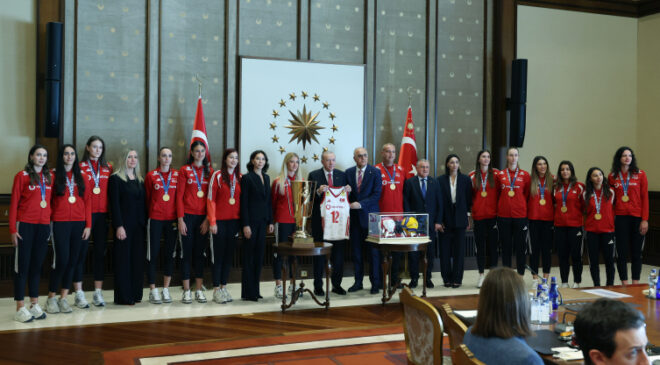 Cumhurbaşkanı Erdoğan, Avrupa Şampiyonu olan Filenin Sultanları’nı kabul etti