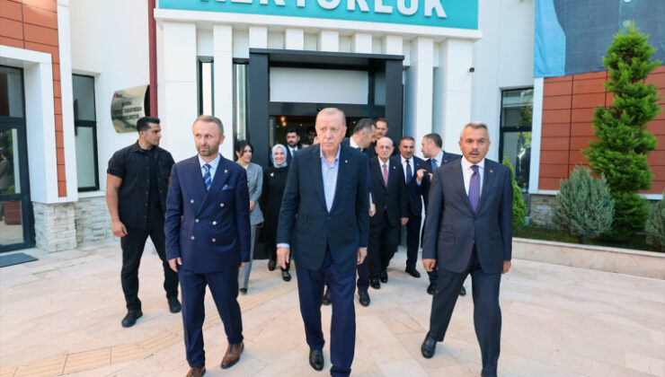 Cumhurbaşkanı Erdoğan, Recep Tayyip Erdoğan Üniversitesini ziyaret etti.