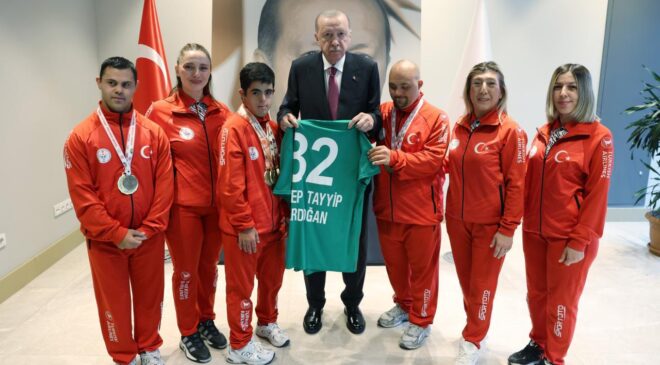 Cumhurbaşkanı Erdoğan, Türkiye Özel Sporcular Spor Federasyonu temsilcilerini kabul etti