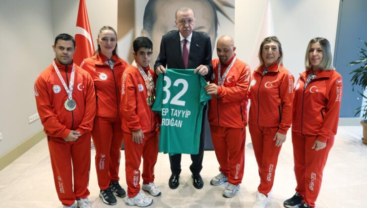 Cumhurbaşkanı Erdoğan, Türkiye Özel Sporcular Spor Federasyonu temsilcilerini kabul etti